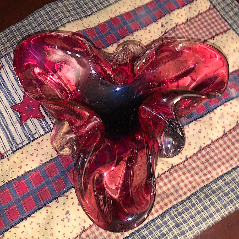 Cranberry/rosé ashtray